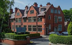 Broadfield Park Hotel
